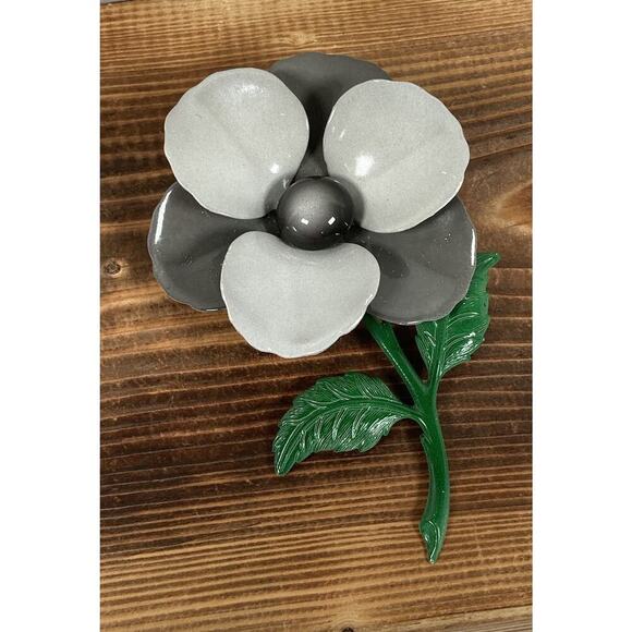 Vintage Large Gray Metal Flower Brooch Pin - Picture 1 of 6